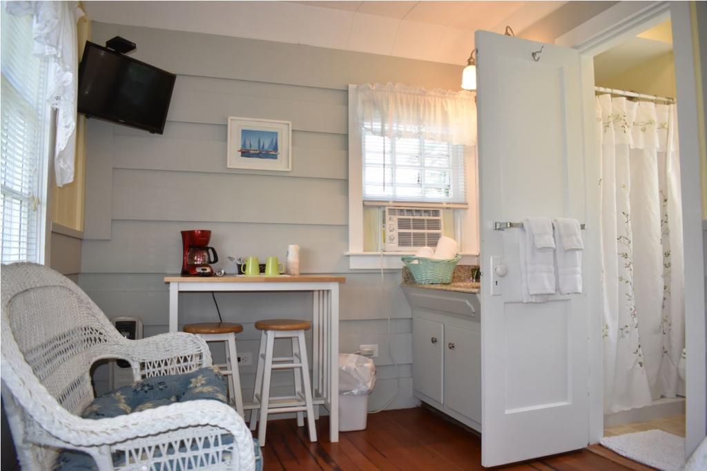 Hathaways Guest Cottages 찰스타운 외부 사진